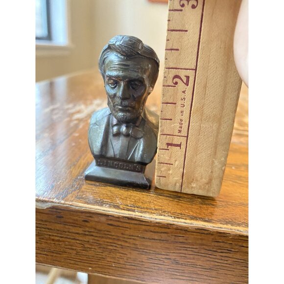 Vintage Abraham Lincoln Miniature Bust Statue 2.5" Tall Bronze Finish Collectibl - Picture 4 of 5